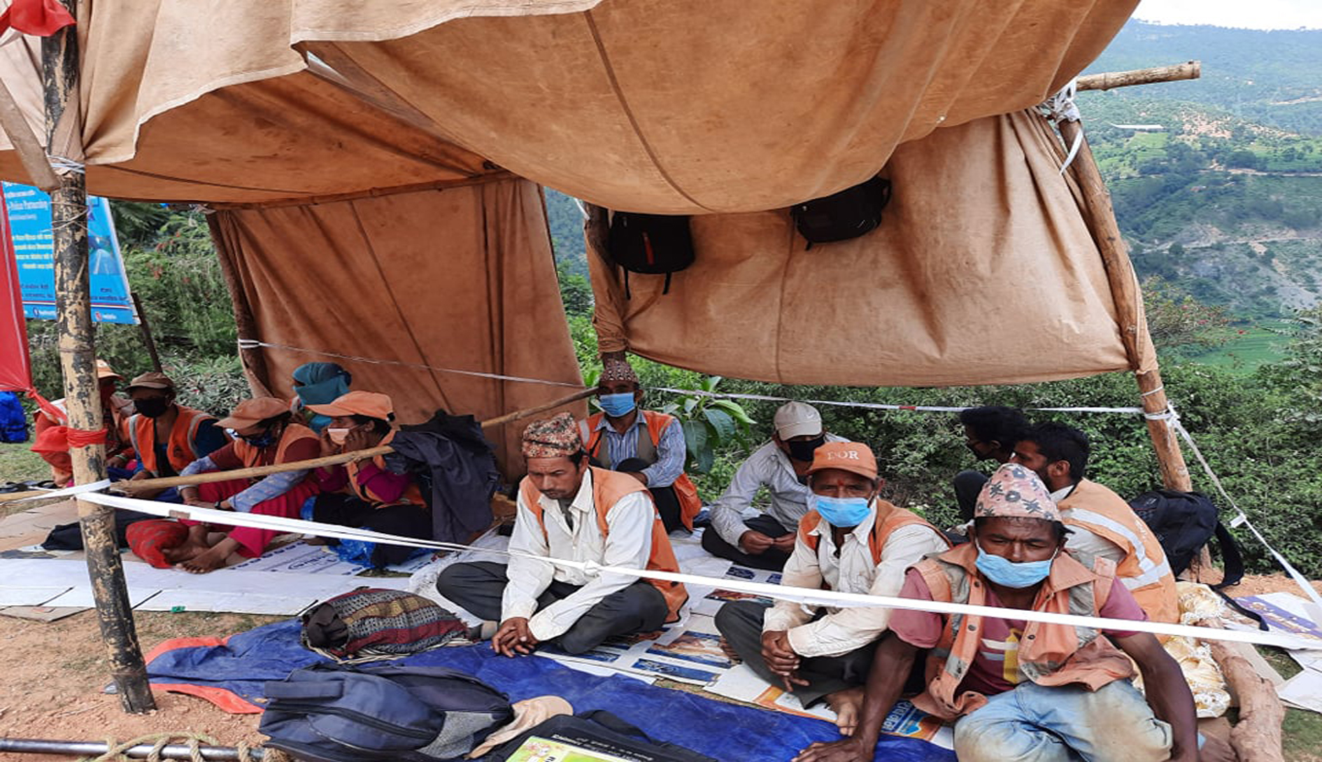 अनसन बसेका लेन्थवर्कर लक्ष्मी पन्त बेहोस, पन्तलाई अस्पताल भर्ना गरियो 